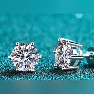 Dazzling 2ctCrystal Stud Earringsin sterling silver. Very beautiful